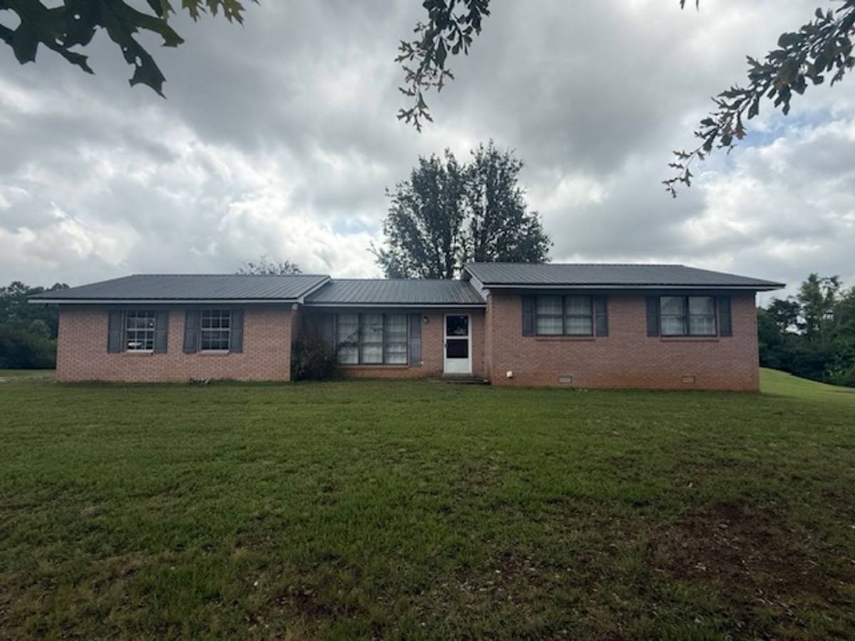 House for rent at 1324 County Rd, New Albany, MS 38652