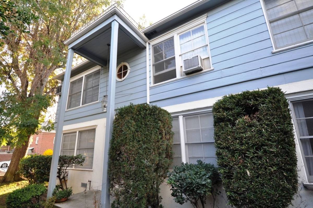 Apartment for rent at 11645 Moorpark St, North Hollywood, CA 91602