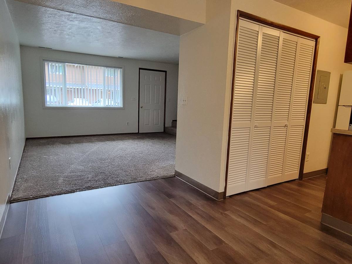 Apartment for rent at 180 Stoneway Dr NW, Salem, OR 97304
