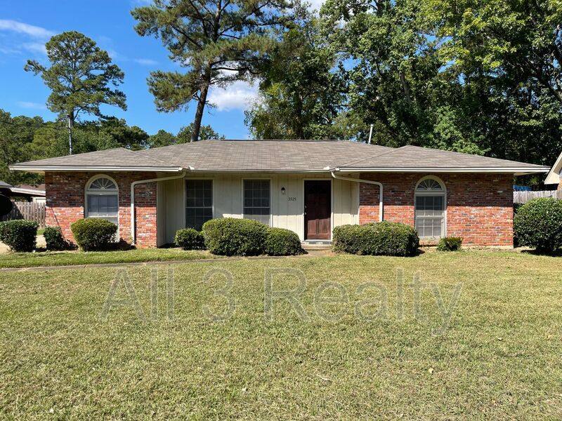 House for rent at 3925 Strathmore Dr, Montgomery, AL 36116