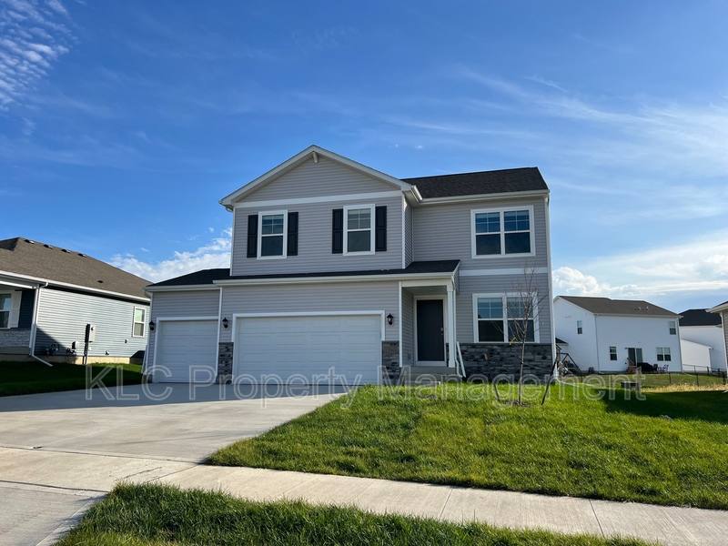 House for rent at 1090 Bel Aire Court, Waukee, IA 50263