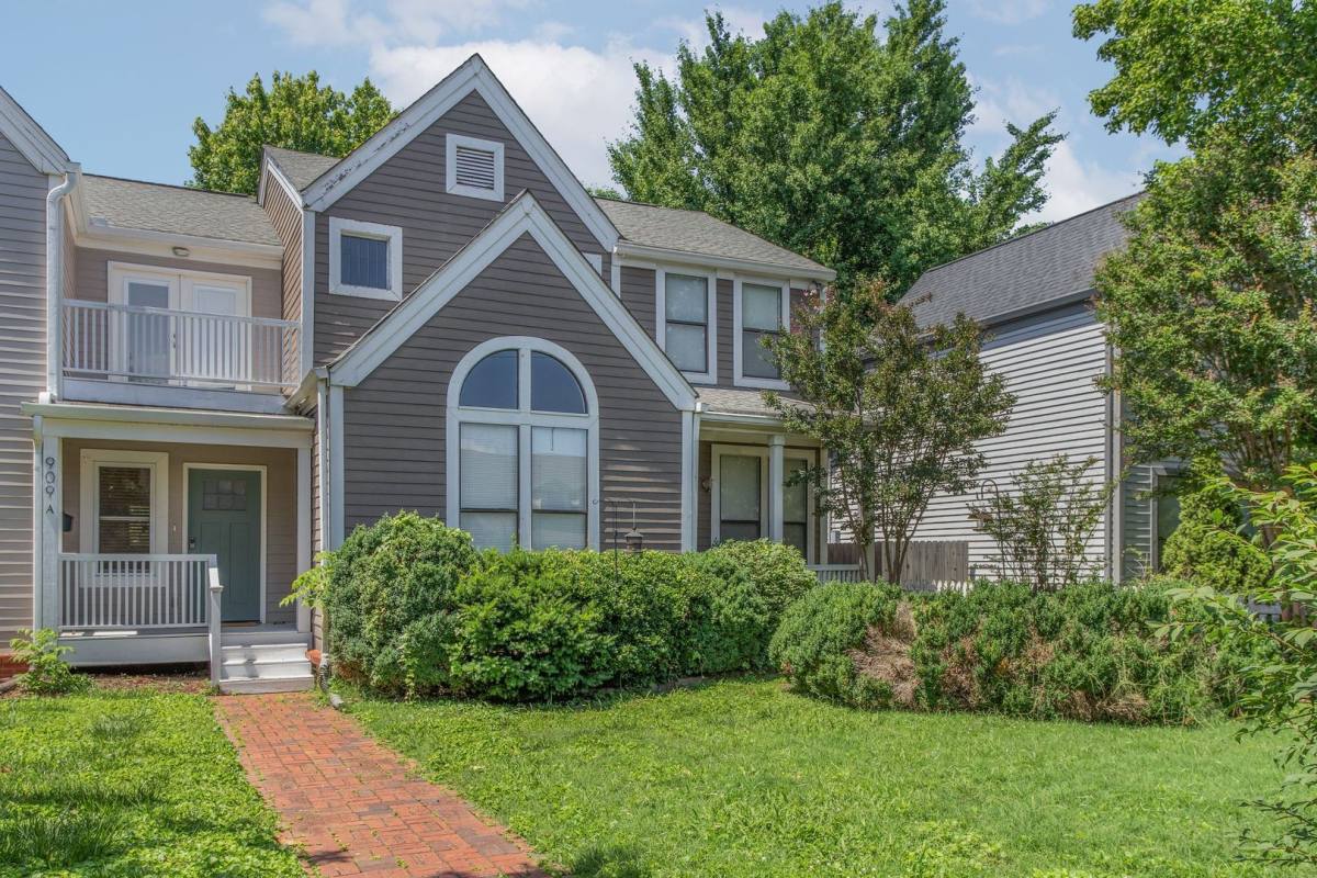 House for rent at 909B Russell St, Nashville, TN 37206