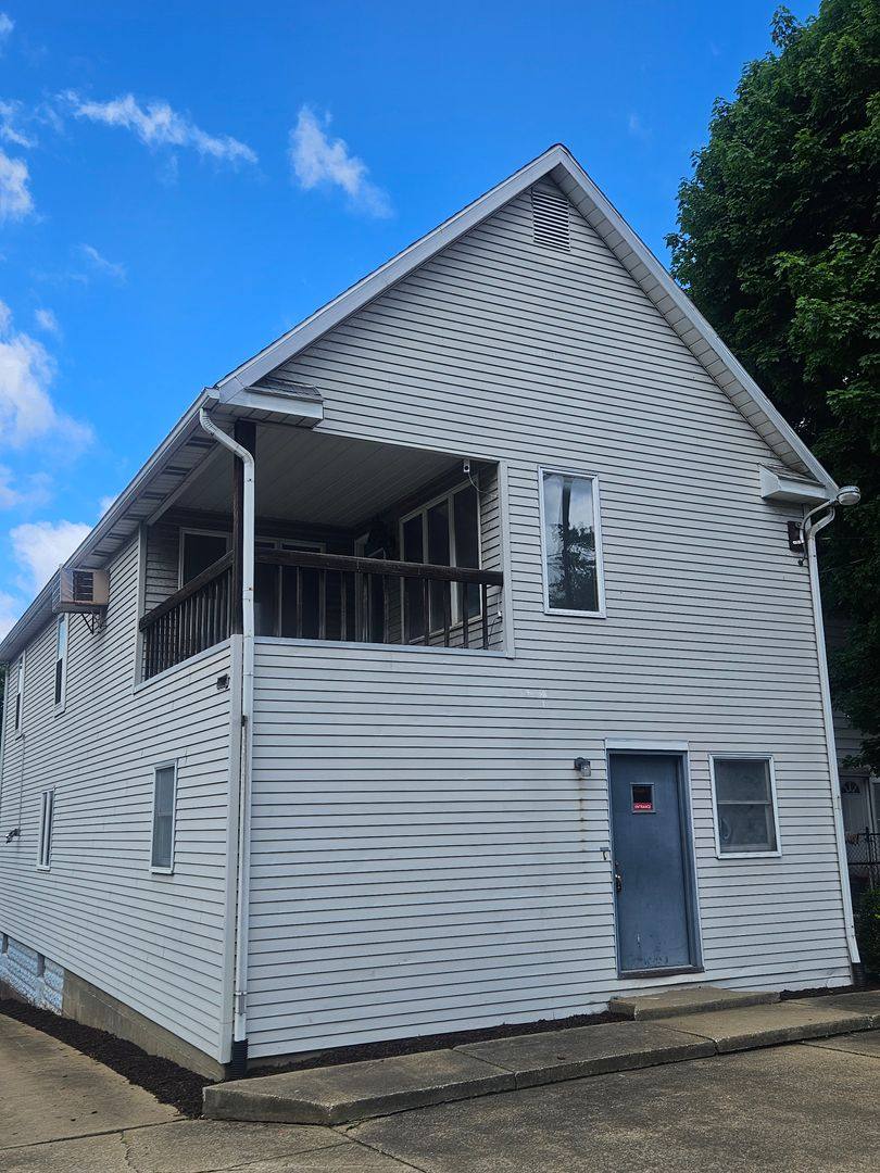 Apartment for rent at 877 N Main St, Akron, OH 44310