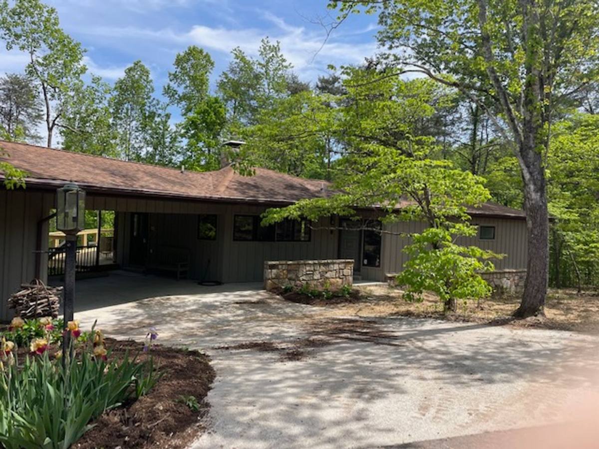 House for rent at 1385 Cruze Rd, Lenoir City, TN 37772