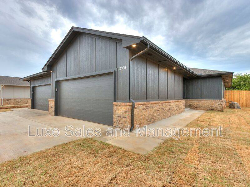 10908 Oak Hollow Dr, Oklahoma City, OK 73162