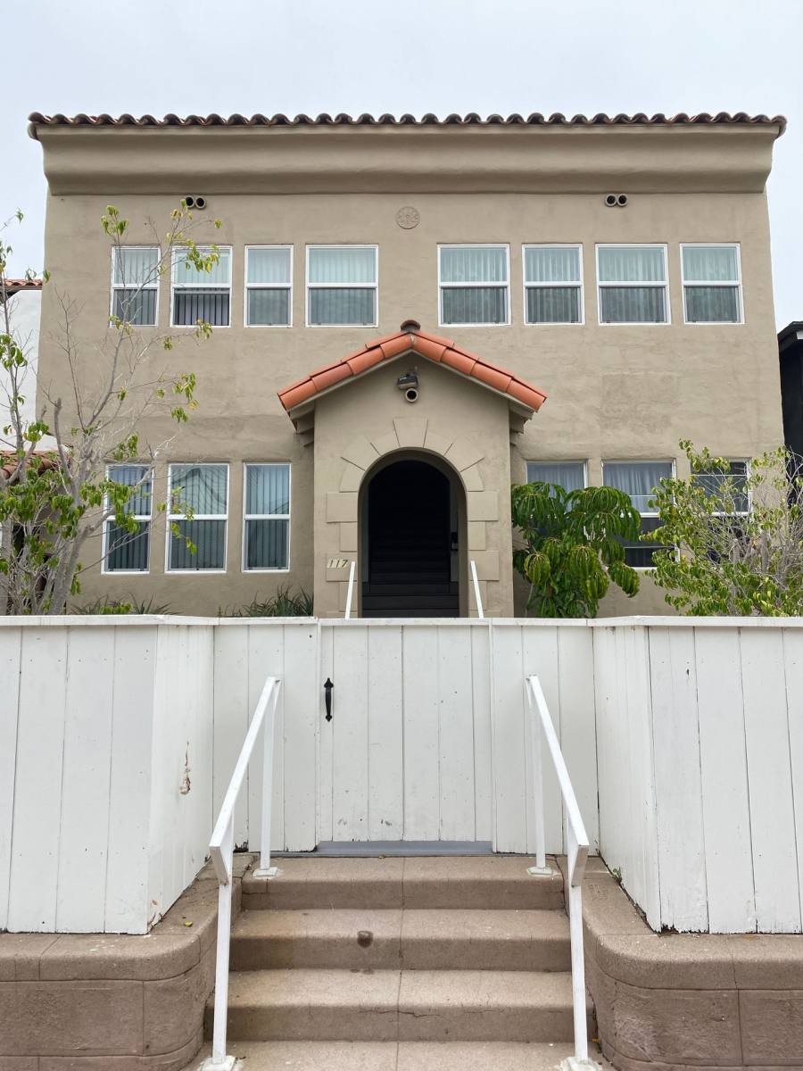 Apartment for rent at 117 Paloma Ave, Venice, CA 90291