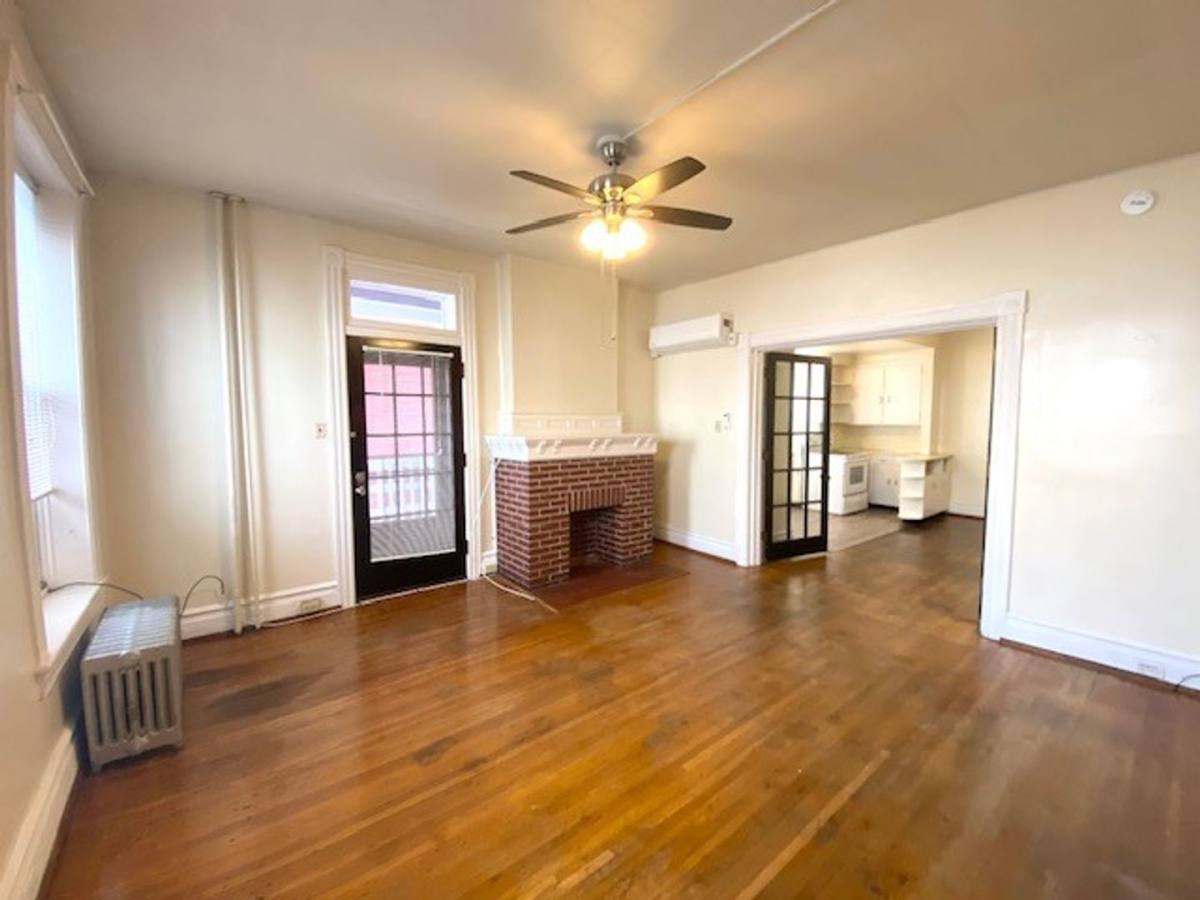 Apartment for rent at 41 E Antietam St, Hagerstown, MD 21740