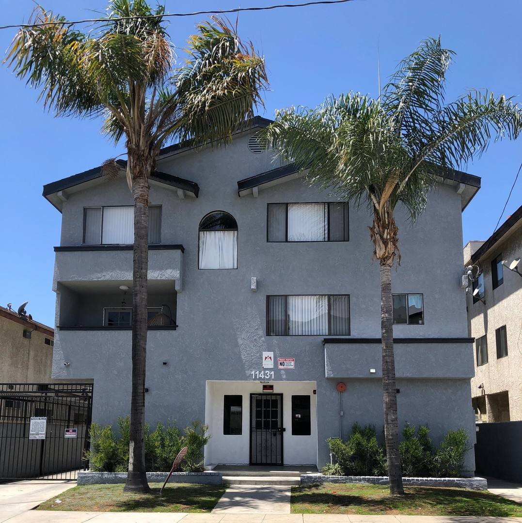 Apartment for rent at 11431 Cedar Ave, Hawthorne, CA 90250
