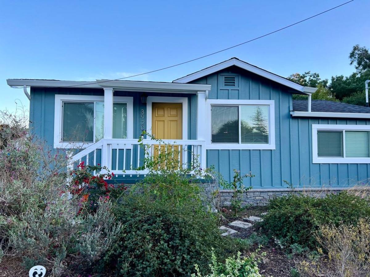 House for rent at 3920 Delmont Ave, Oakland, CA 94605