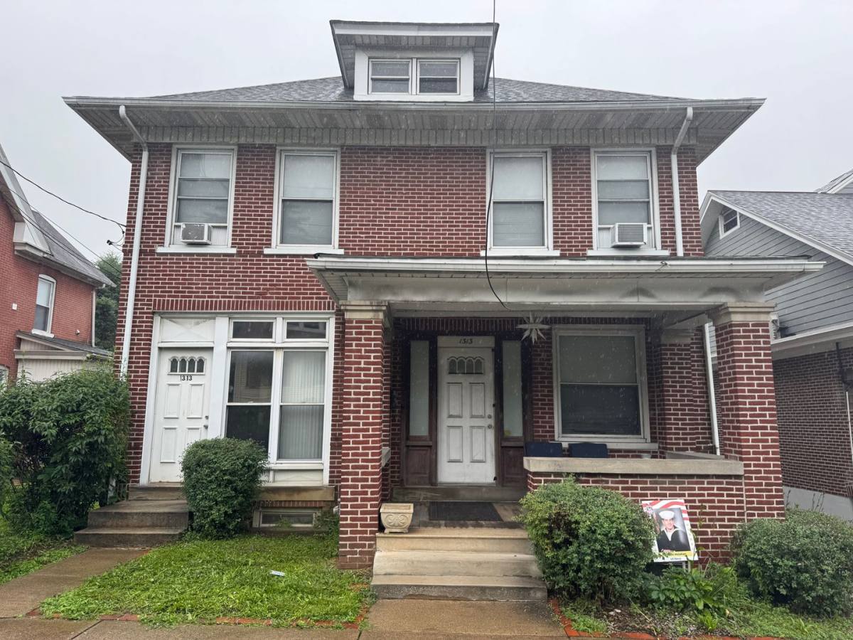 House for rent at 1313 Broadway, Bethlehem, PA 18015