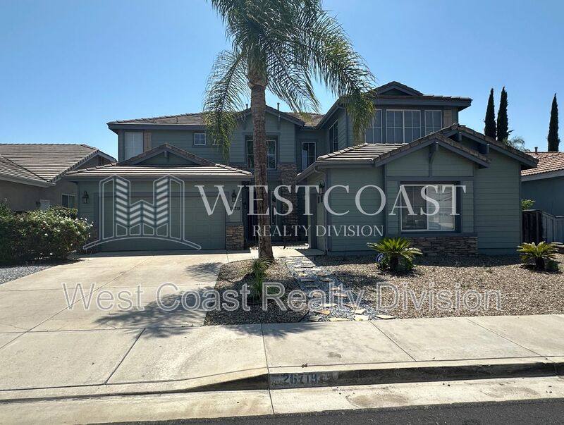 Townhouse for rent at 26719 Evergreen Ave, Murrieta, CA 92563