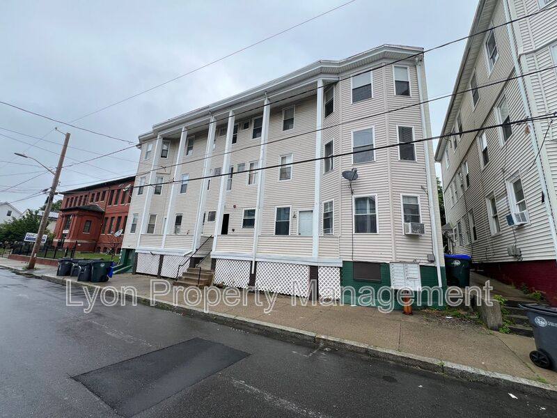 Apartment for rent at 31 Greeley St #3R, Providence, RI 02904