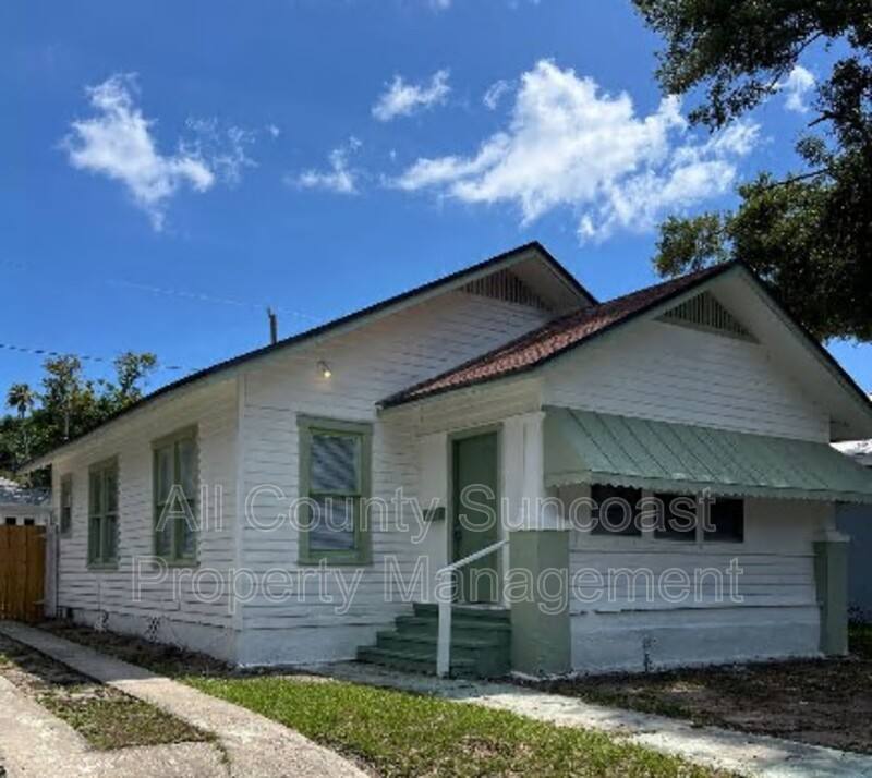 House for rent at 1042 8th Ave S, Saint Petersburg, FL 33705