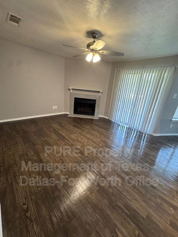 Apartment for rent at 806 104 Castleglen Dr, Garland, TX 75043