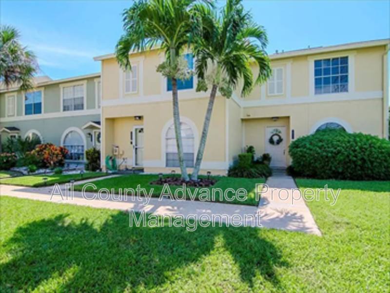 Townhouse for rent at 1532 Chateaux De Ville Court, Clearwater, FL 33764