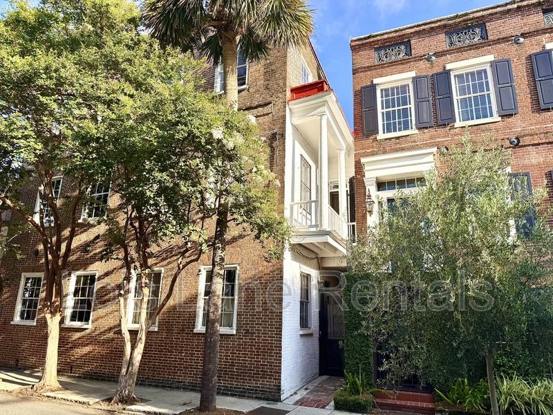 Townhouse for rent at 22 Wentworth St, Charleston, SC 29401