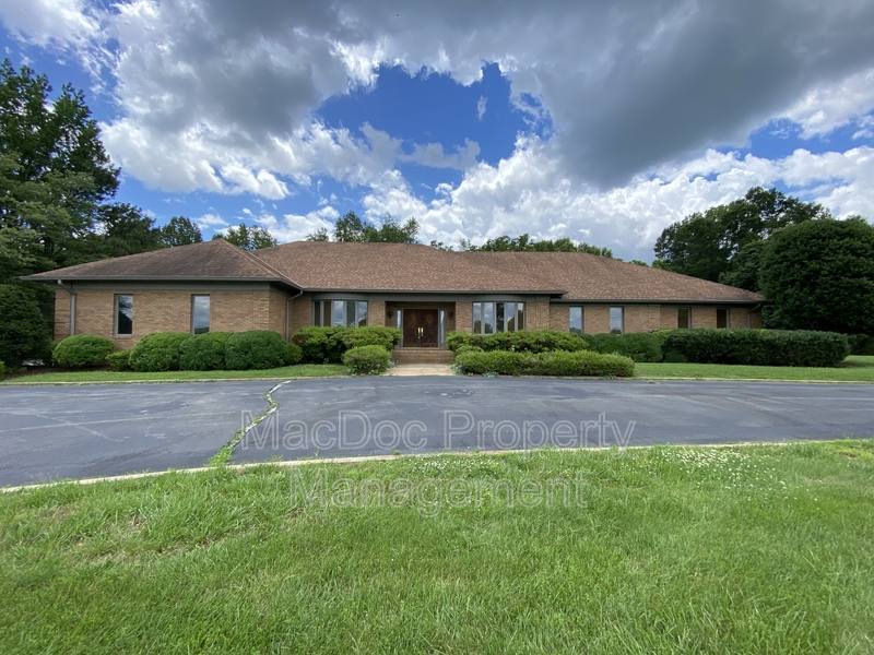 House for rent at 11225 N Club Dr, Fredericksburg, VA 22408