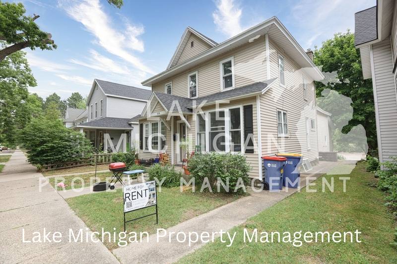 Apartment for rent at 636 Livingston Ave NE #1, Grand Rapids, MI 49503