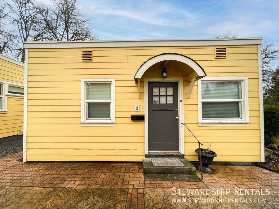Apartment for rent at 2024 Emerald St #1, Eugene, OR 97403