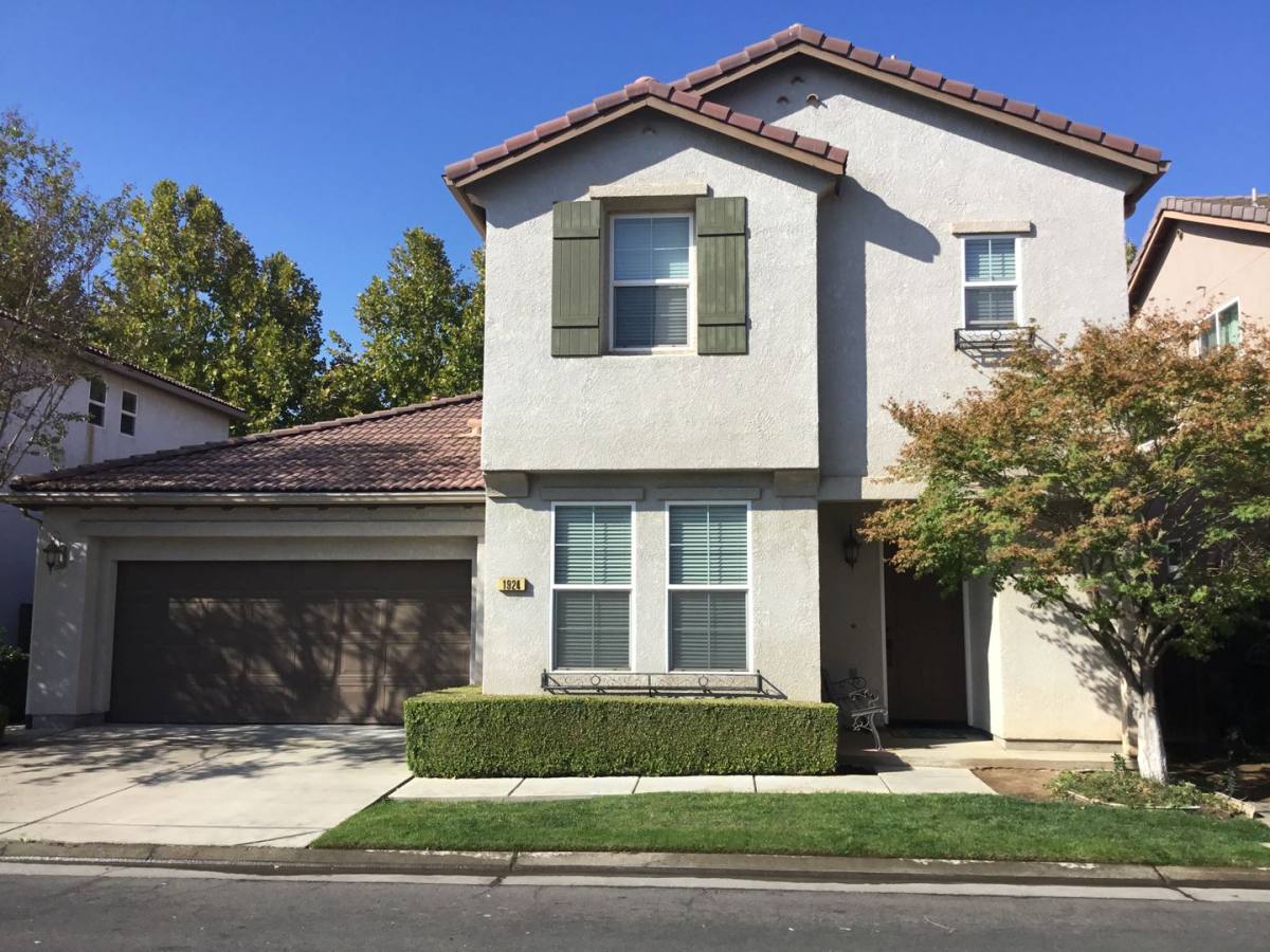 House for rent at 1924 N Larose Lane, Clovis, CA 93619