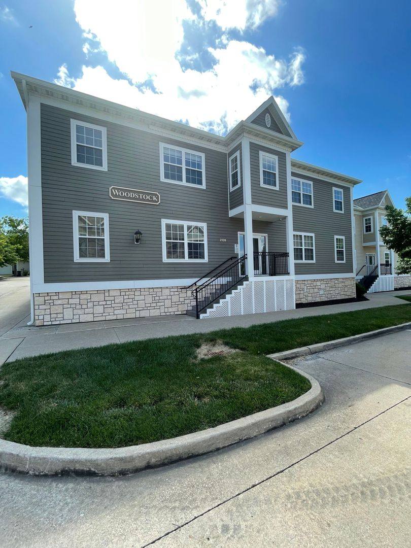 Apartment for rent at 2120 Cherry Hill Dr, Columbia, MO 65203