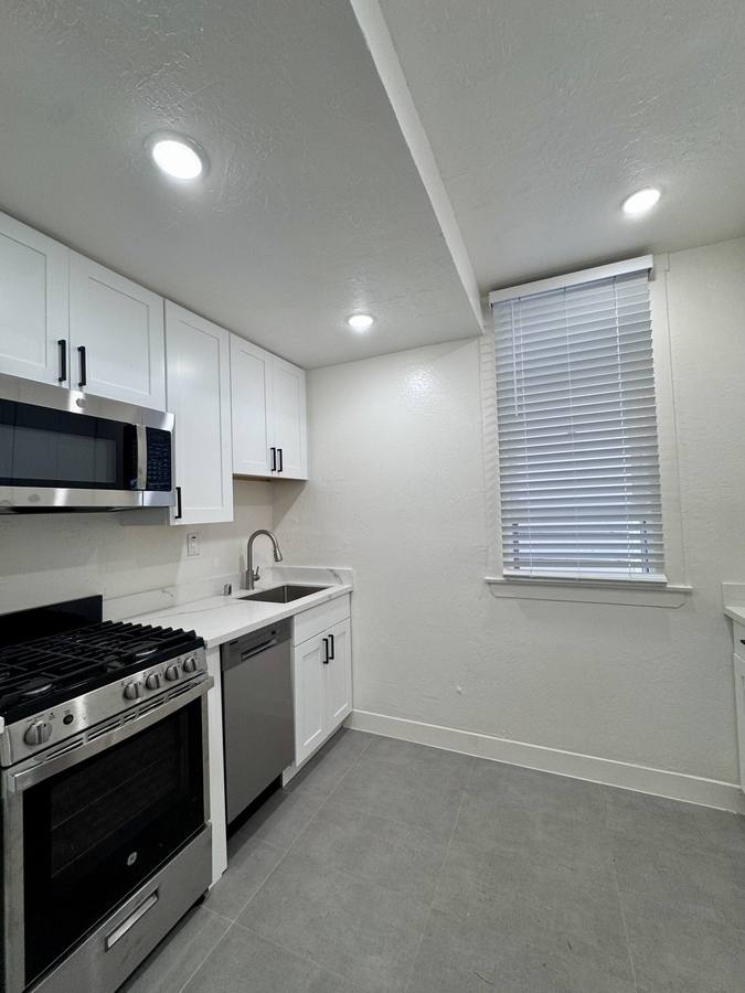 Apartment for rent at 814 Bay St, San Francisco, CA 94109