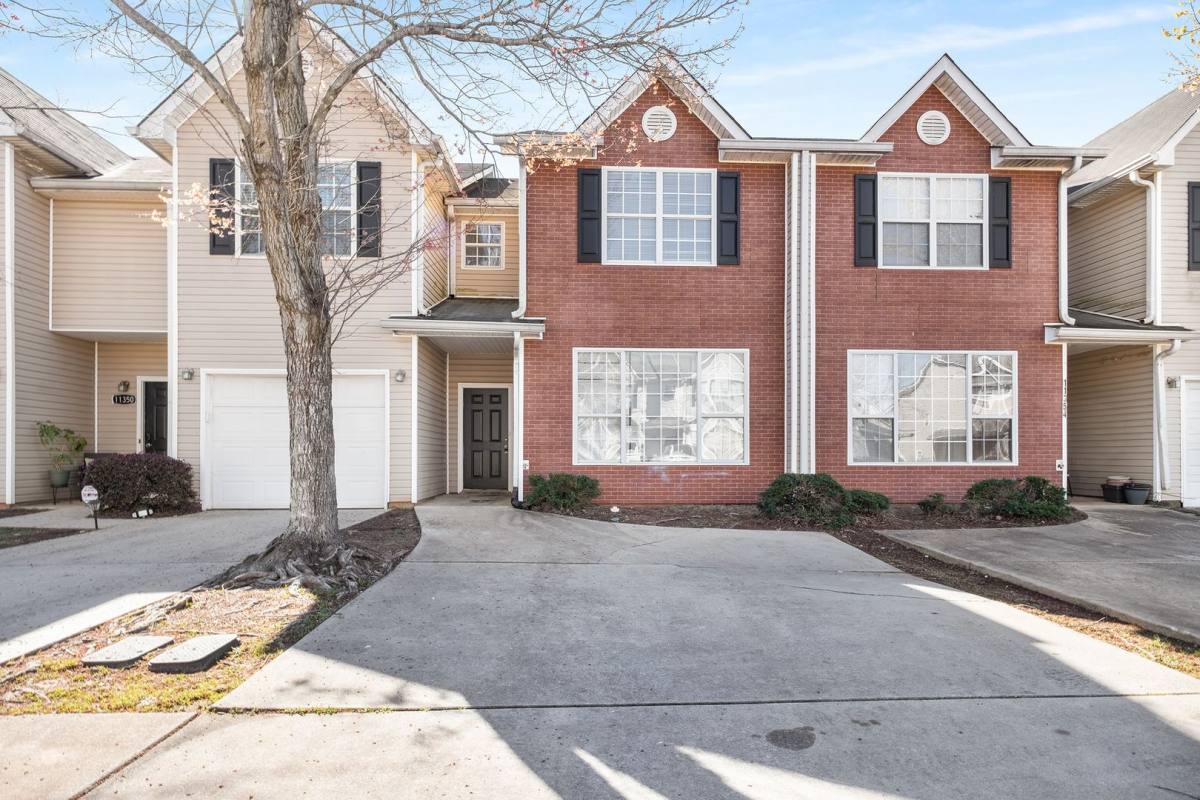 Townhouse for rent at 11352 Michelle Way, Hampton, GA 30228