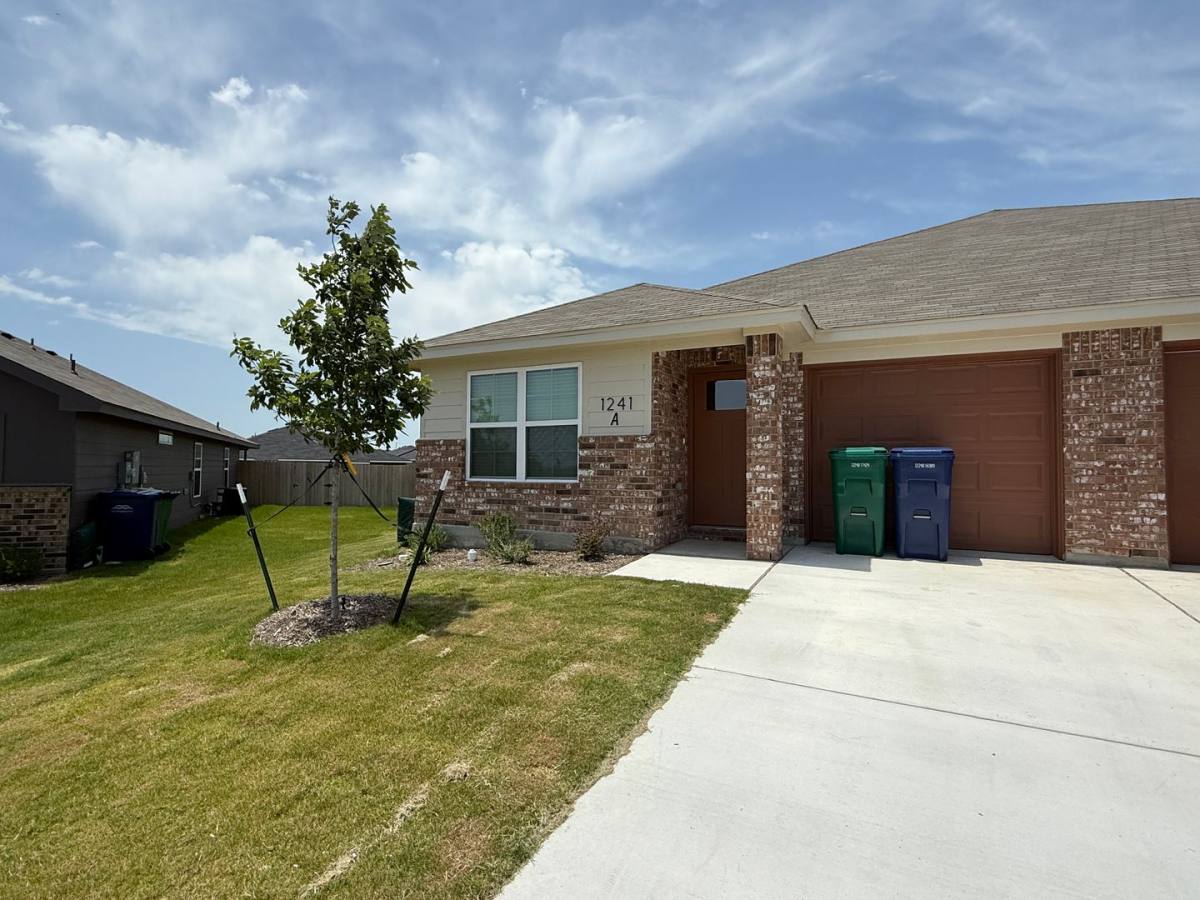 Apartment for rent at 1241 Lexington A B, Copperas Cove, TX 76522
