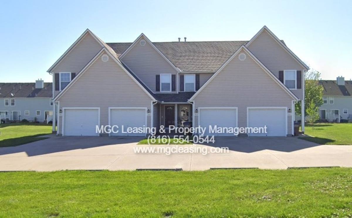 Townhouse for rent at 534-540 Allen Court, Raymore, MO 64083