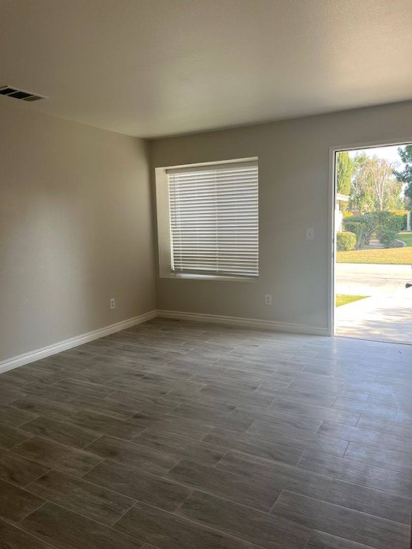 Apartment for rent at 3007 Brookside Dr, Bakersfield, CA 93311
