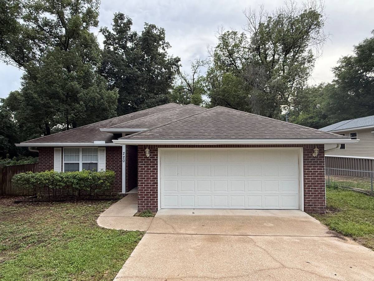 220 Palmetto Ave, Niceville, FL 32578