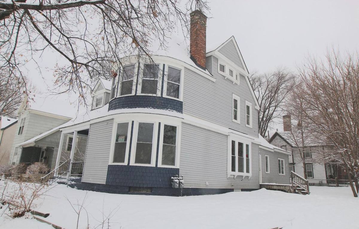 Apartment for rent at 220 E 27th St, Minneapolis, MN 55408