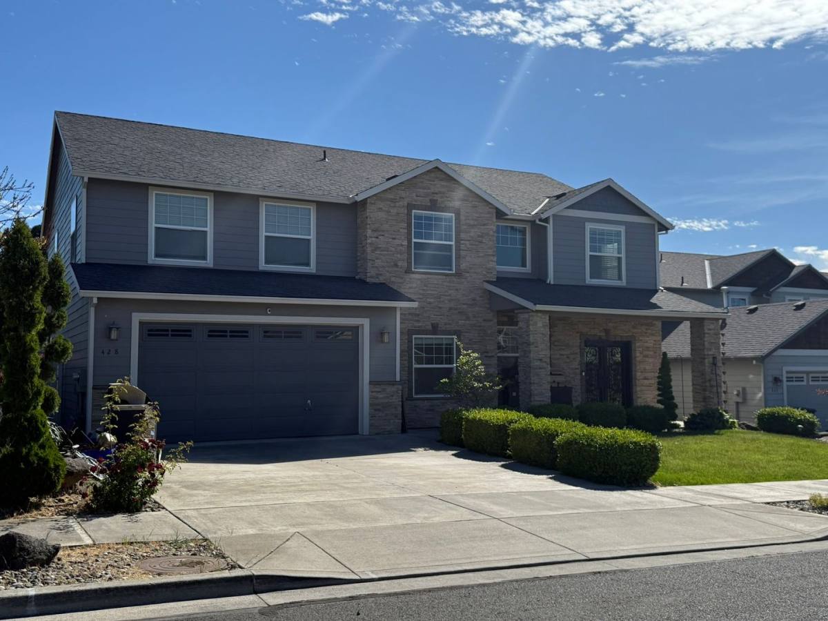 House for rent at 428 Summit Ridge Dr, The Dalles, OR 97058