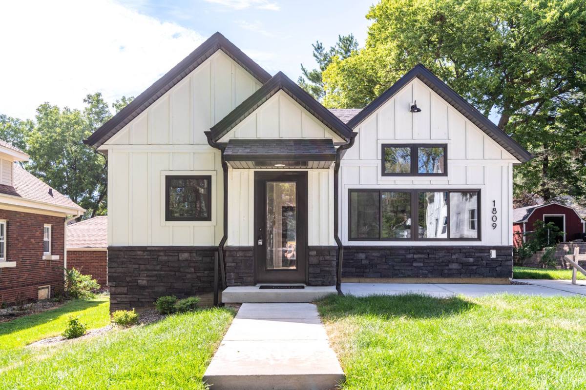 House for rent at 1809 College St, Cedar Falls, IA 50613