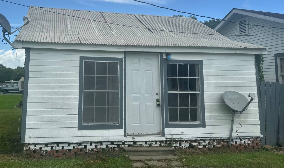 House for rent at 303 S Washington St, Broussard, LA 70518