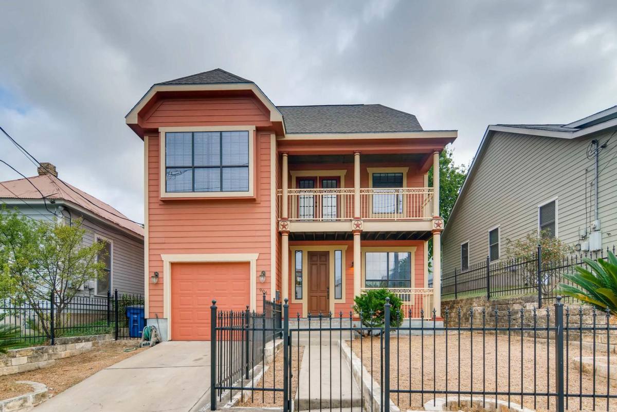 House for rent at 906 Juniper St, Austin, TX 78702