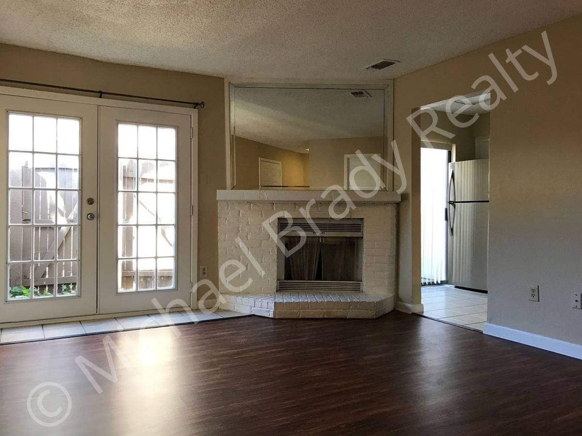 Condo for rent at 1101 Brighton Dr, Arlington, TX 76012