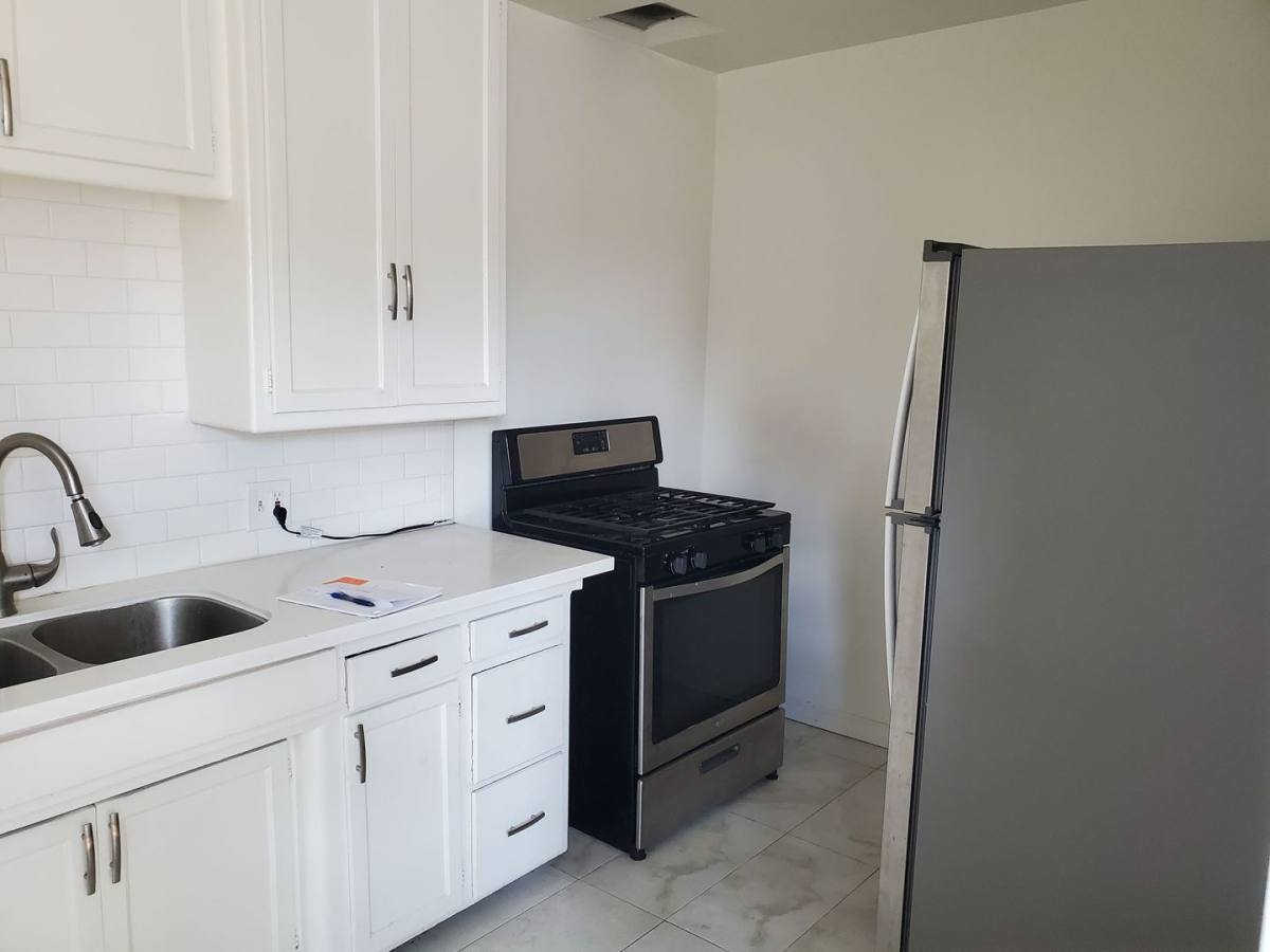 Apartment for rent at 11020-28 Venice Blvd, Culver City, CA 90230