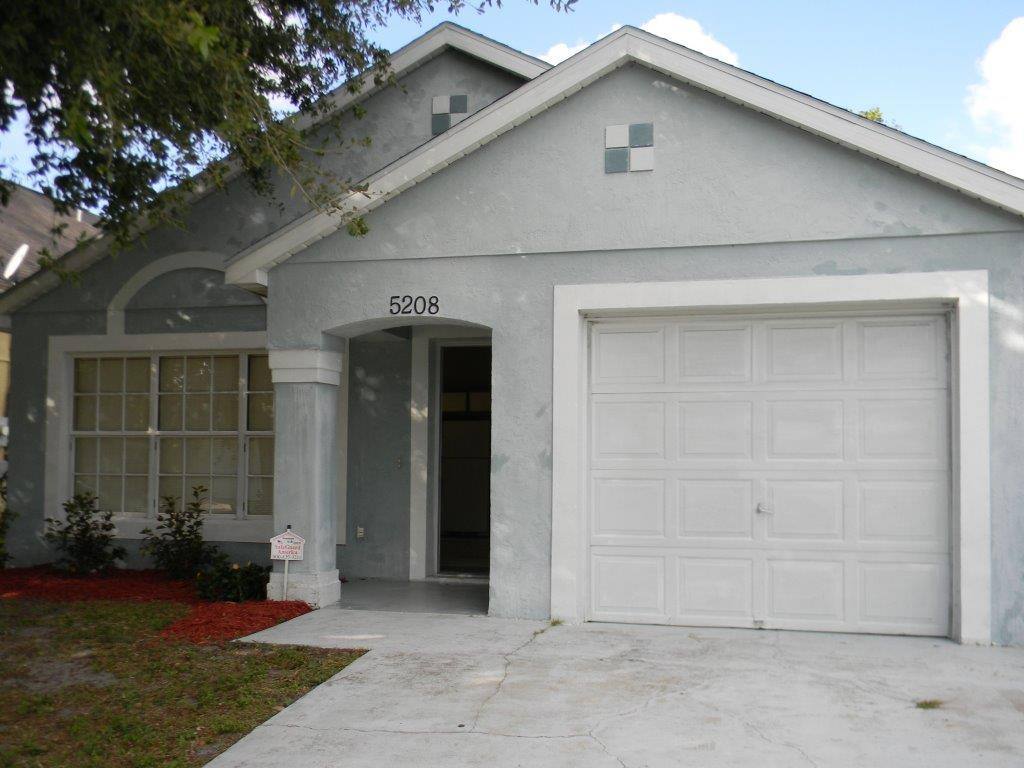 House for rent at 5208 Regal Oak Circle, Orlando, FL 32810