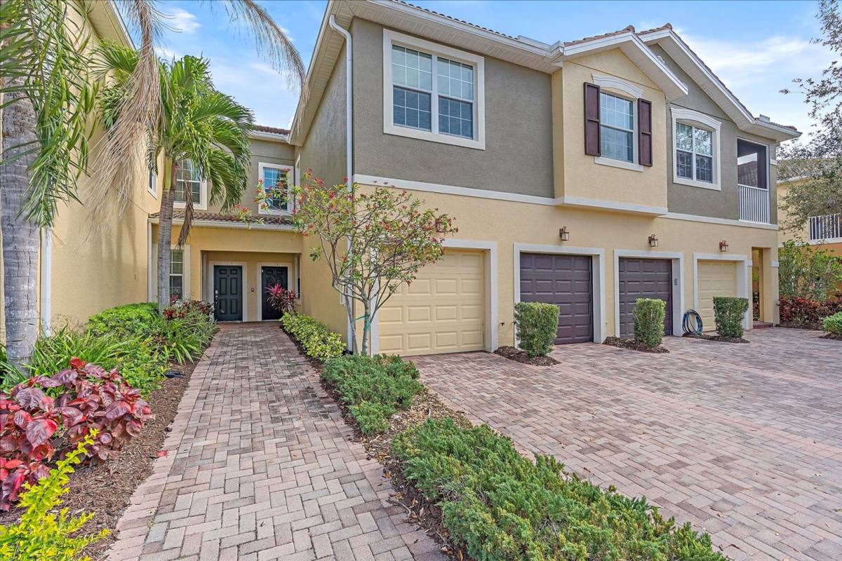 Townhouse for rent at 7774 Moonstone Dr, Sarasota, FL 34233