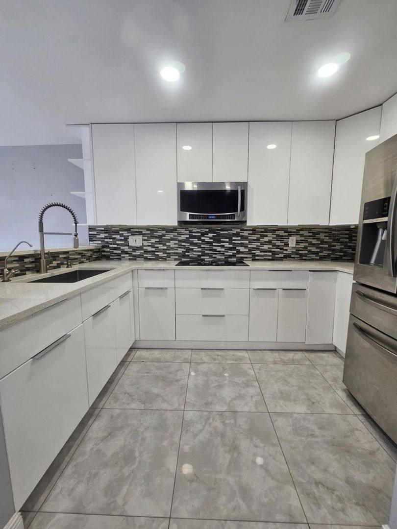 Townhouse for rent at 331 Cypress Way W, West Palm Beach, FL 33406