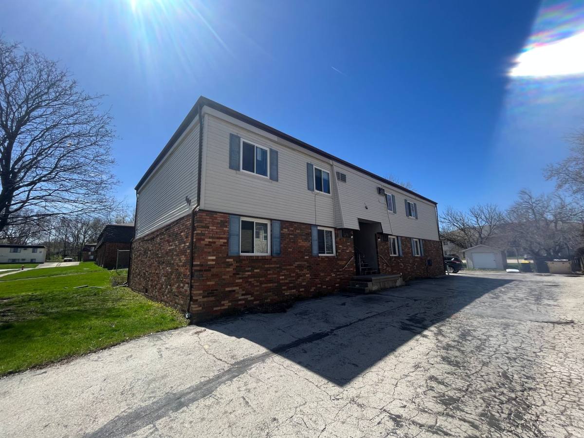 Apartment for rent at 607 Hillview, Normal, IL 61761