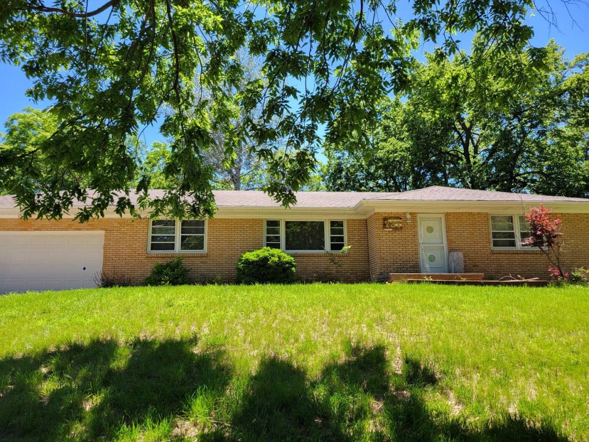 House for rent at 737 Lindberg Dr, Council Bluffs, IA 51503