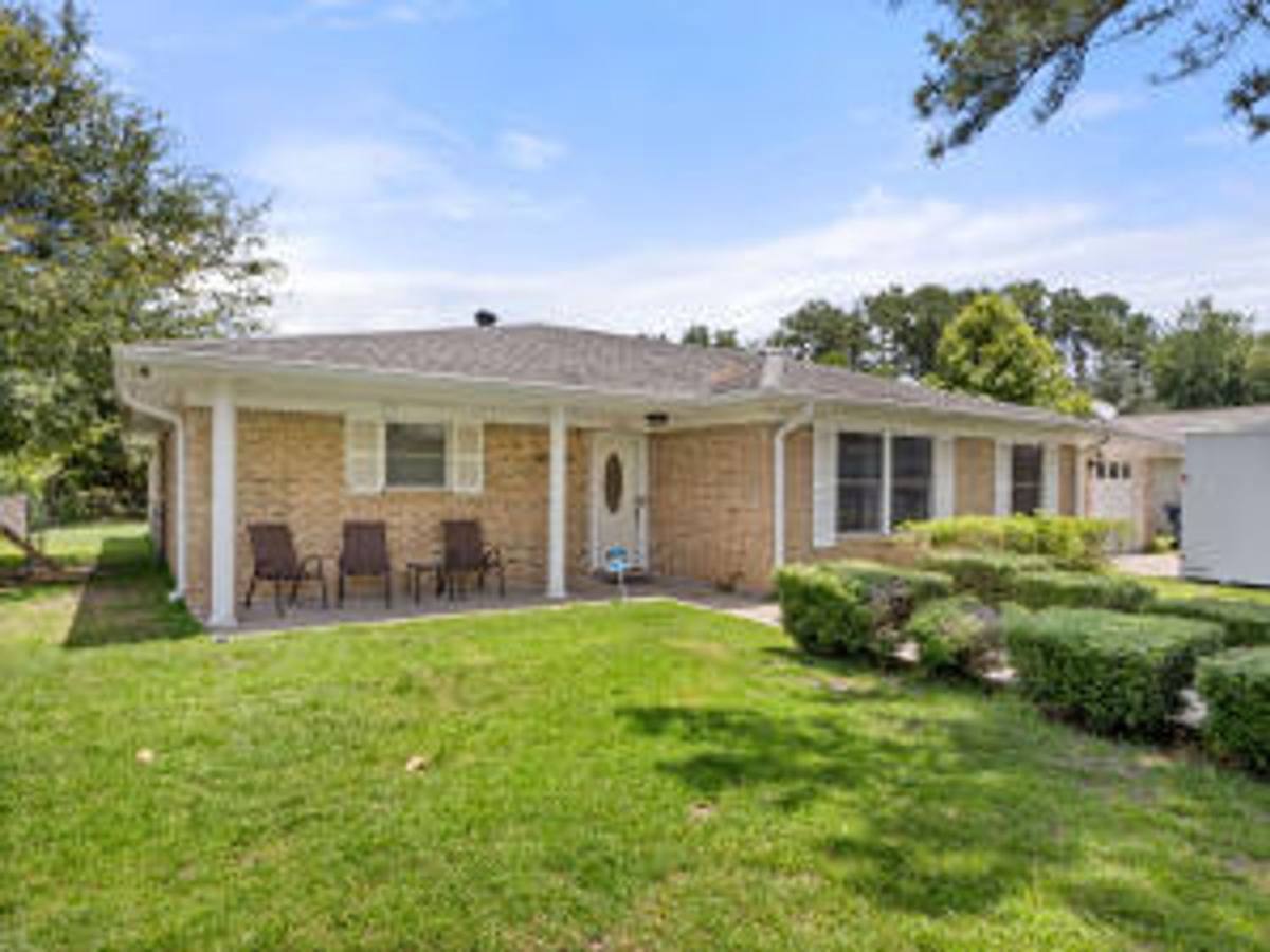 House for rent at 1018 Meadow Brook St, Deridder, LA 70634