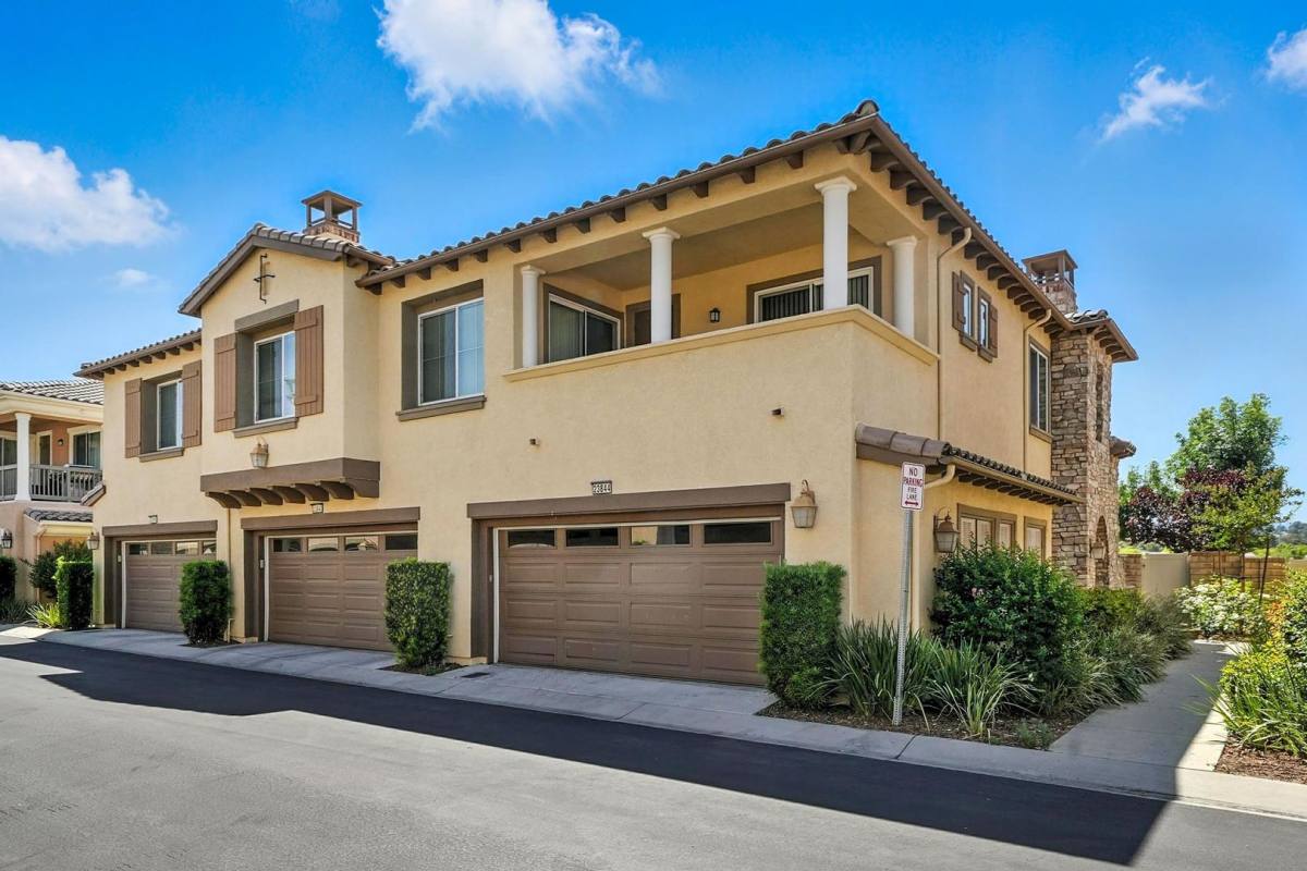 Townhouse for rent at 23844 Brescia Dr, Valencia, CA 91354