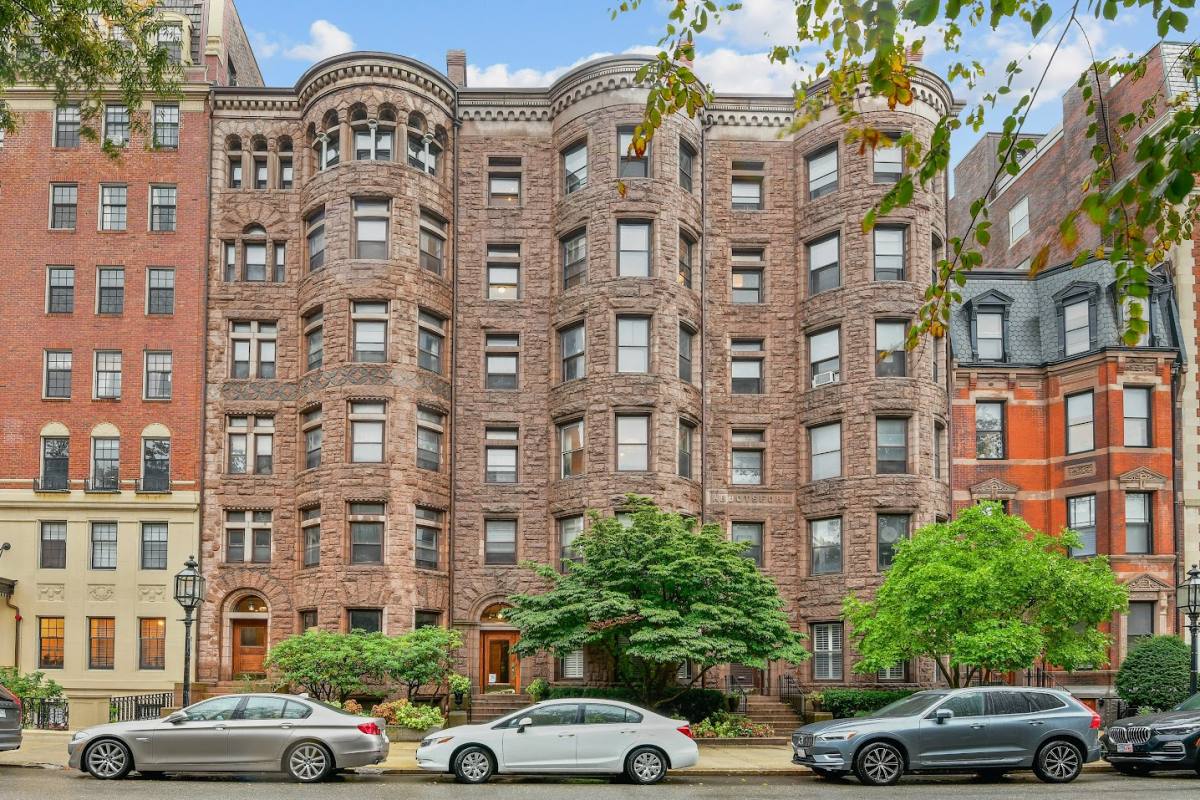 Apartment for rent at 186 Commonwealth Ave #B2, Boston, MA 02116