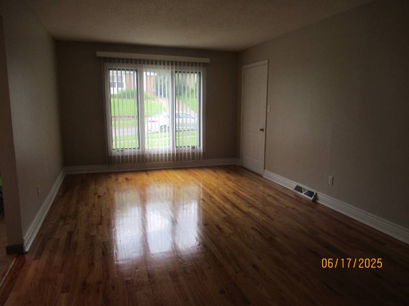 House for rent at 105 Loomis Ave, Des Moines, IA 50315