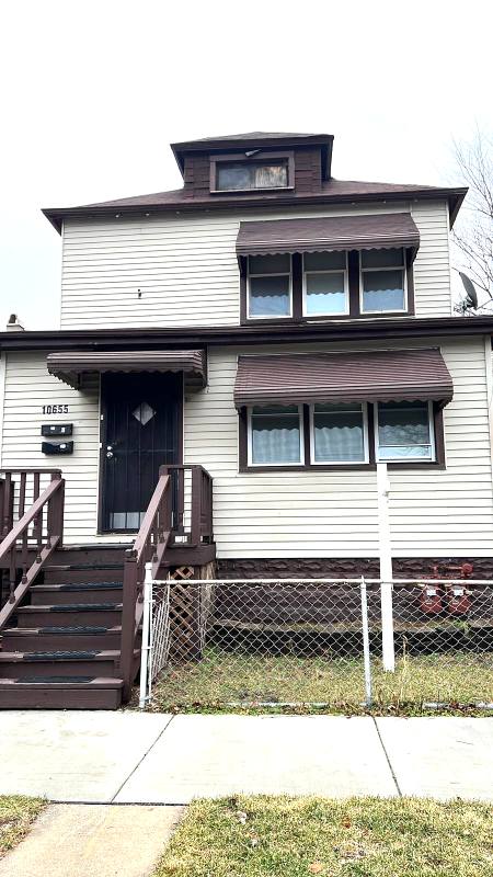 Apartment for rent at 10655 S Hoxie Ave #2, Chicago, IL 60617