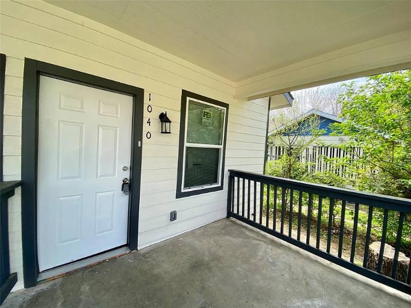 Townhouse for rent at 1040 E Richmond Ave, Fort Worth, TX 76104