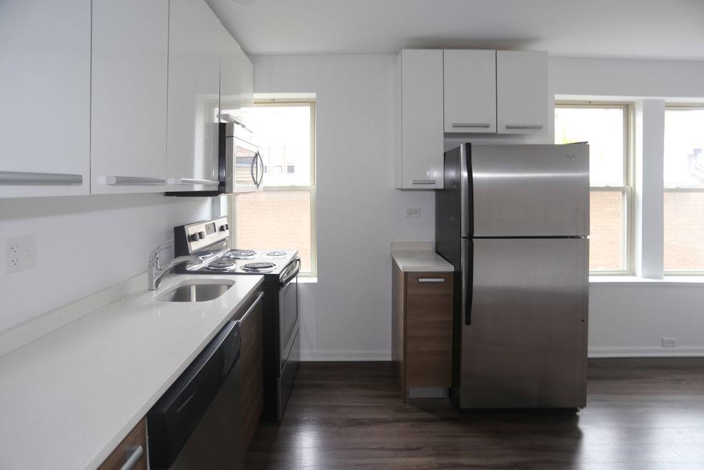 Apartment for rent at 925 W Carmen Ave, Chicago, IL 60640
